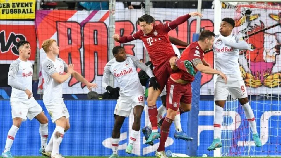 Bayern de Munique empata no fim e evita derrota para Red Bull Salzburg nas oitavas