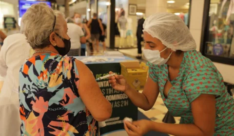 Vacinação contra a Covid-19 em shoppings de Manaus é prorrogada e vai até o dia 15 de dezembro