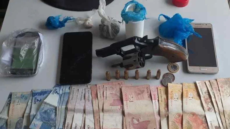 Em Iranduba-AM, dois homens são presos e dois adolescentes apreendidos