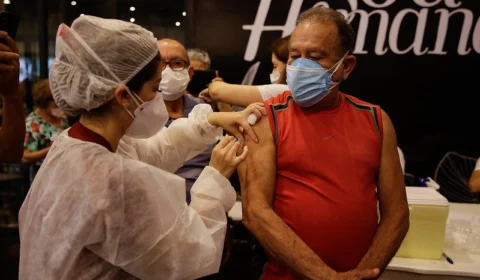 ‘Megavacinação’ em Manaus conta com 10 pontos de atendimento para a dose reforço neste sábado