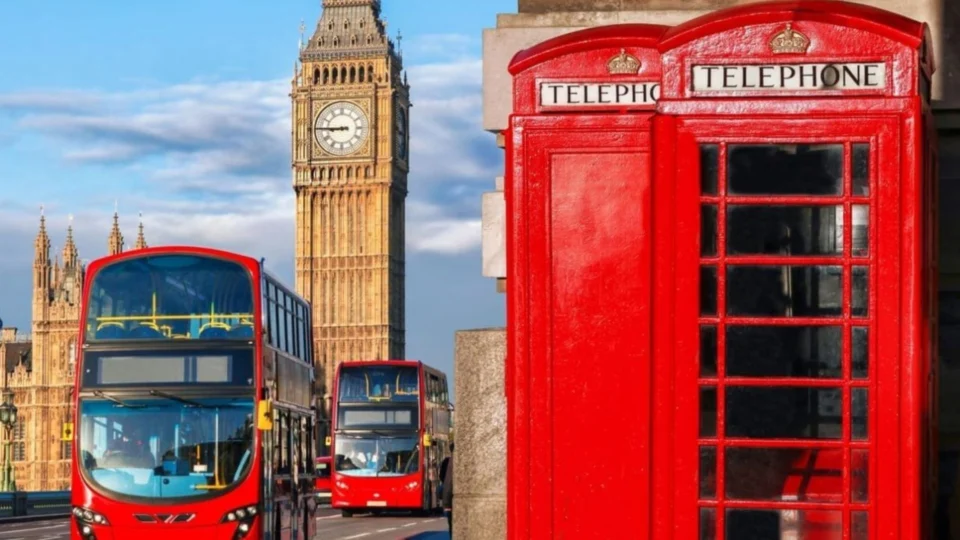 Máscara e passaporte de vacinação não são mais obrigatórios na Inglaterra