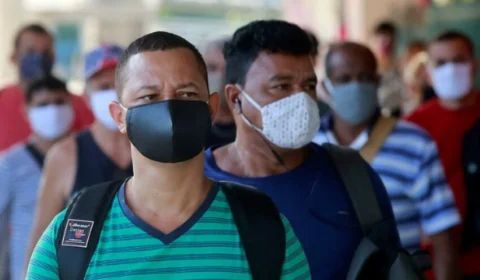 Rio flexibiliza uso de máscara em locais abertos a partir desta quinta