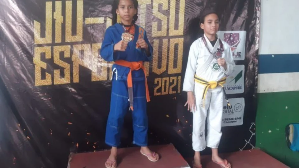 Treinadas pelo pai, irmãs indígenas conquistam medalha de ouro na Copa Manacapuru de Jiu-jitsu, no AM