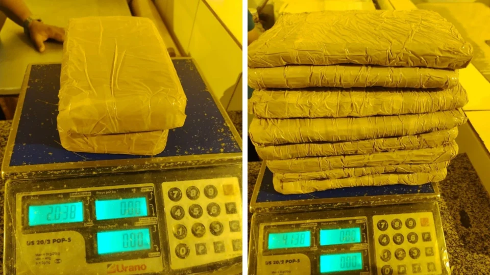 Adolescente é apreendido e jovem é preso com armas e drogas, no AM