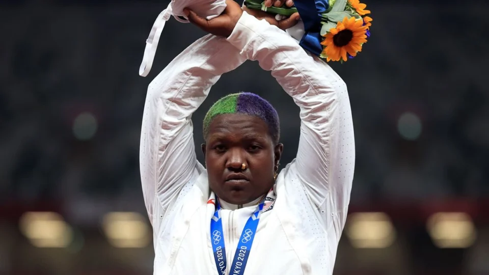 COI diz estar estudando gesto de atleta dos EUA no pódio de Tóquio