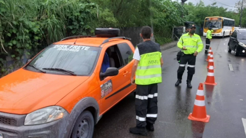 IMMU flagra motorista dirigindo sem carteira de habilitação na Zona Leste de Manaus