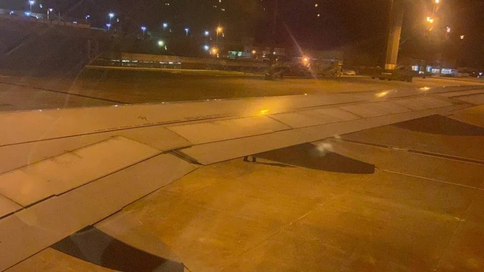Passageiros de Manaus relatam susto ao ver turbina de avião pegar fogo