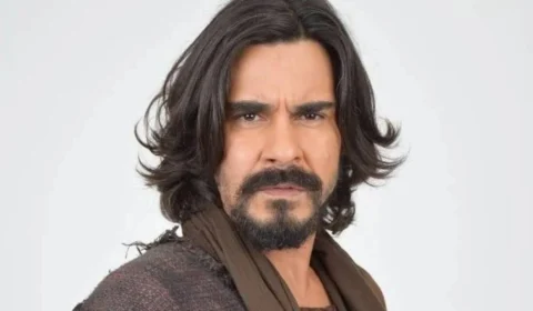 Ator André Gonçalves tem prisão decretada e deverá usar tornozeleira eletrônica