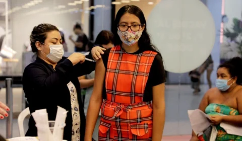 Vacinação retorna aos shoppings de Manaus nesta quinta-feira