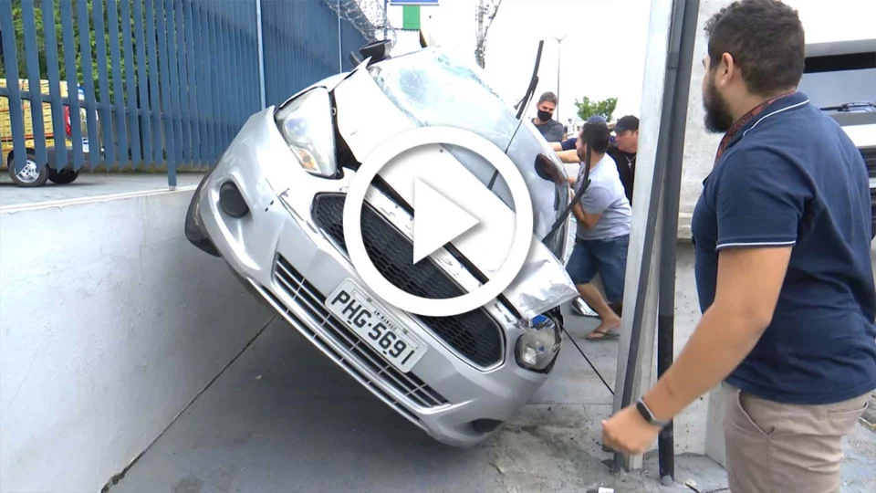 VÍDEO: suspeitos de assalto provocam acidente cinematográfico em Manaus