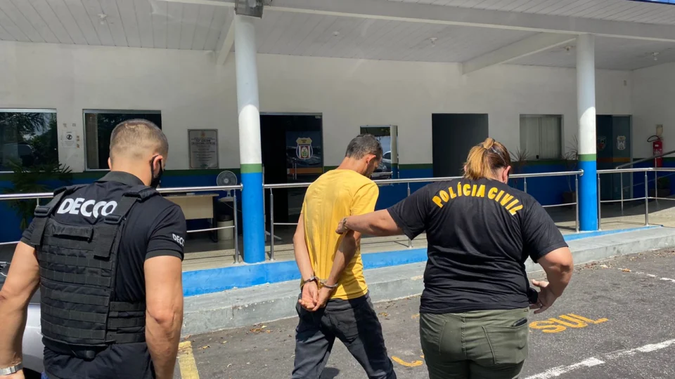 VÍDEO: Funcionário da prefeitura de Manaus é preso por desviar toneladas de asfalto