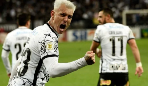 Na disputa por uma vaga na Libertadores, Corinthians enfrenta o Santos neste domingo