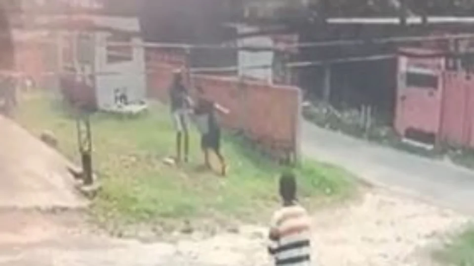 Dois adolescentes, de 14 e 17 anos, envolvidos em estupro e latrocínio são apreendidos, em Manaus