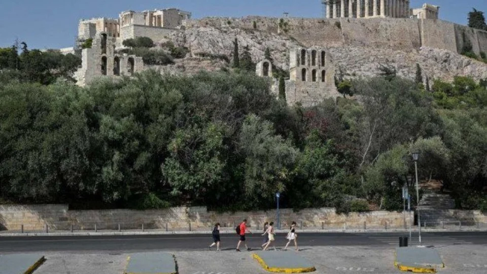 Cidade da Grécia é fechada aos turistas por grande onda de calor