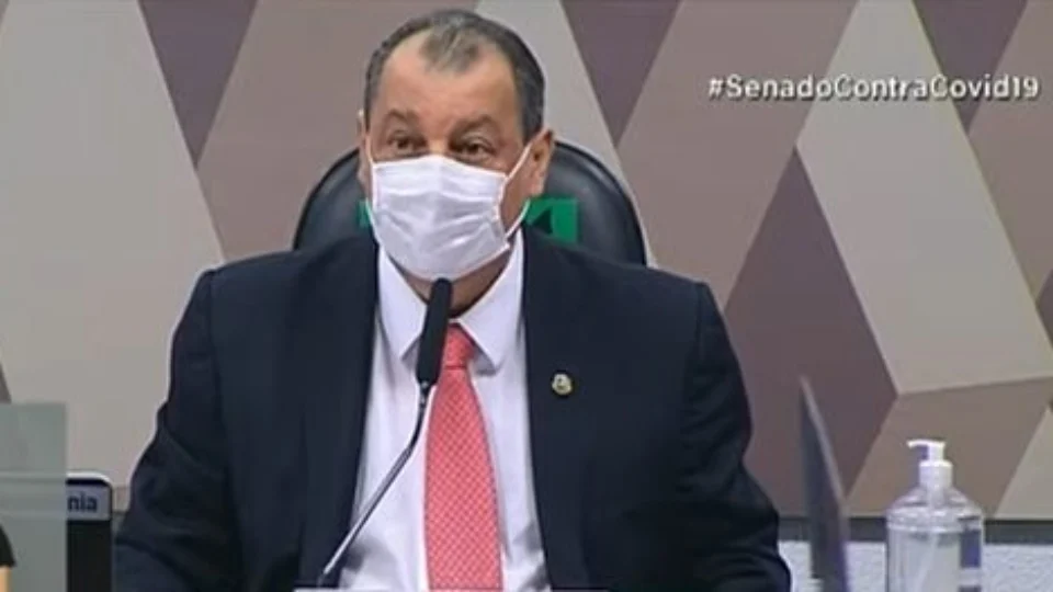 Na CPI, Omar Aziz critica desfile de blindados e postura de Bolsonaro