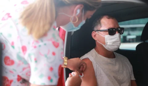 Dose de reforço é ampliada para profissionais de saúde a partir de 40 anos, em Manaus