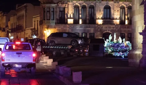 Carro com 10 cadáveres é abandonado em frente ao gabinete de governador no México