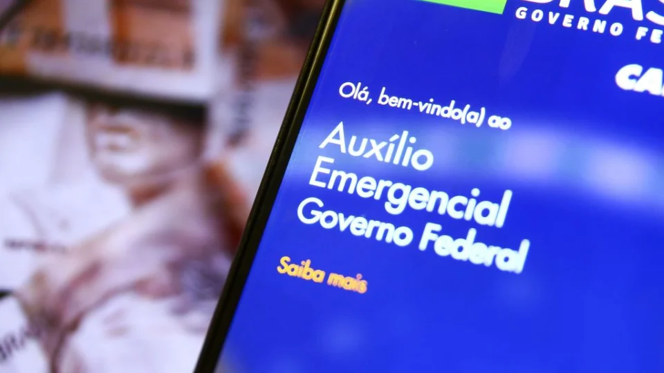 Beneficiários nascidos em agosto podem sacar auxílio emergencial nesta sexta