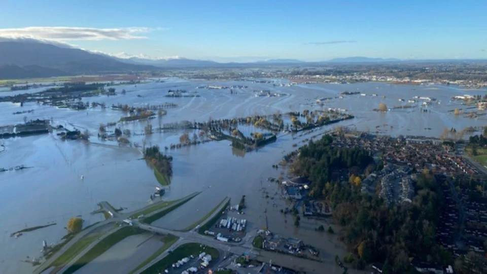 Chuvas fortes matam e deixam milhares de desabrigados no Canadá