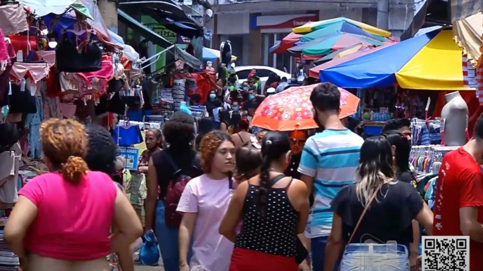 Intenção de compras dos consumidores animam comerciantes em Manaus