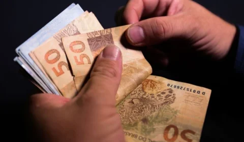 Governo Federal deve anunciar antecipação do 13° salário e liberação do FGTS nesta quinta-feira