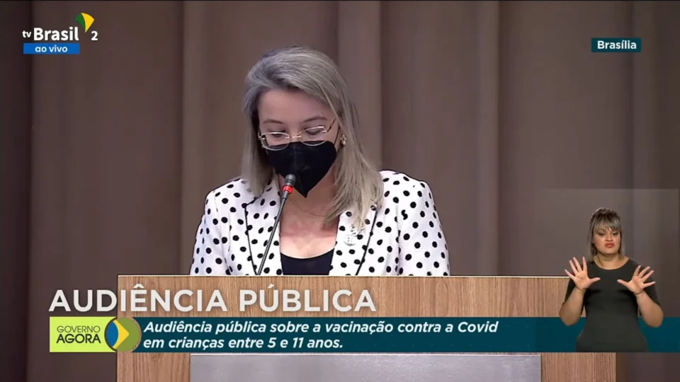 Consulta pública rejeita prescrição médica para vacinar crianças de 5 a 11 anos de idade no Brasil