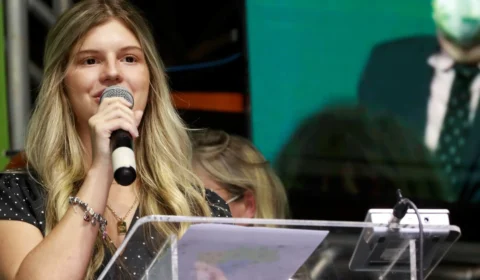 Estudante brasileira de medicina descobre 25 asteroides