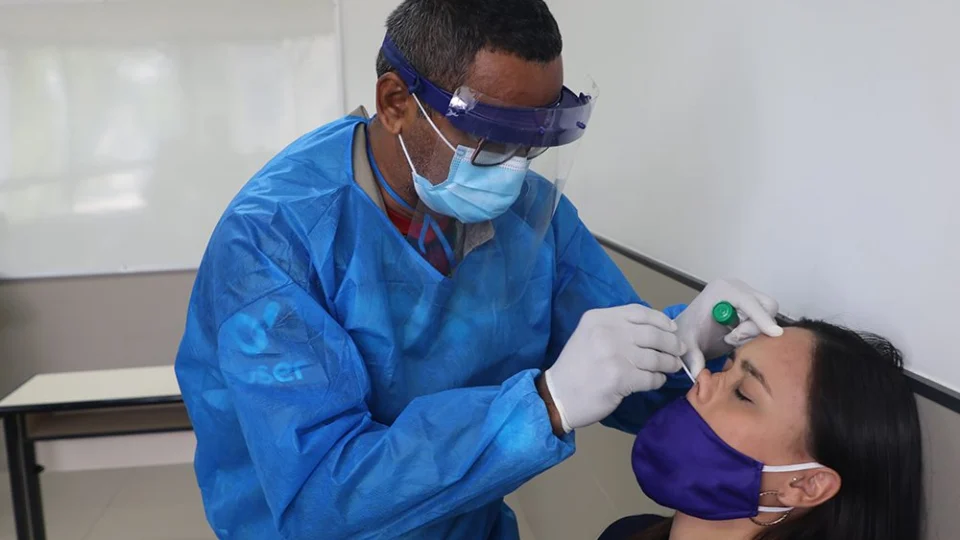 Aumento da Síndrome Respiratória Aguda Grave provocada por Influenza ou Covid é alerta para manter prevenção, diz médico no AM