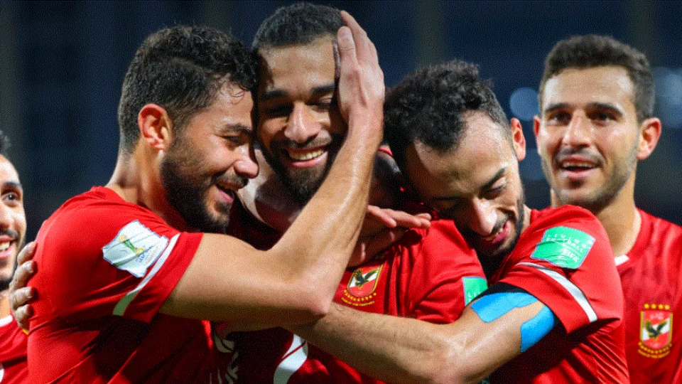 Al Ahly do Egito passeia em campo, goleia por 4 a 0 Al-Hilal e fica com terceiro lugar
