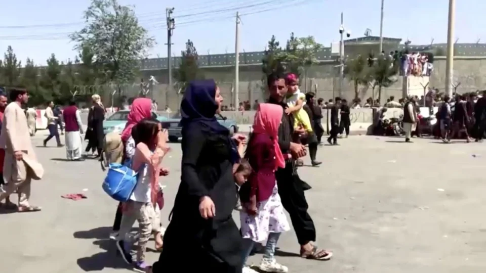 Talibãs citam risco de retaliação e não aceitam atraso na saída dos EUA