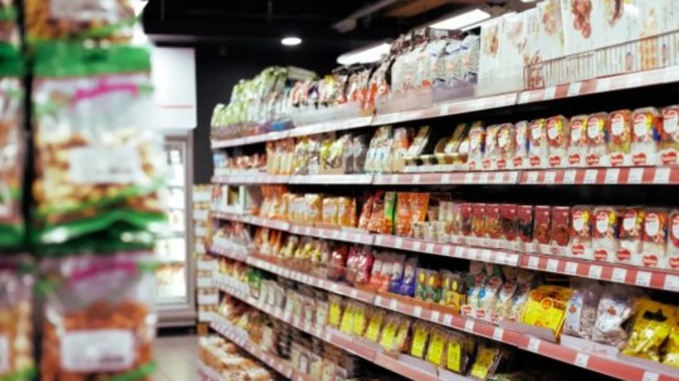 Justiça nega pedido de liberdade a pai de seis filhos que furtou alimentos de supermercado, em São Paulo