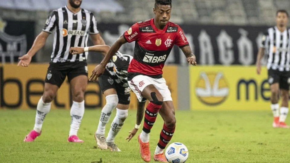 Em busca de diminuir a distância de pontos no Brasileirão, Flamengo precisa vencer Atlético-MG em casa