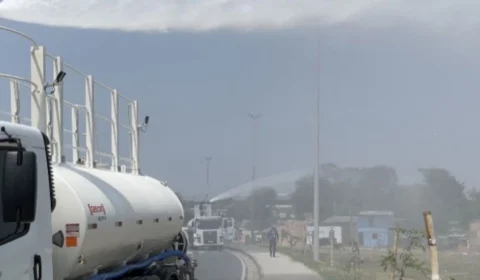 Em Manaus, caminhão-pipa é usado para conter incêndio no Igarapé do Mindu