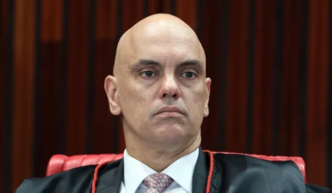 Ministro Moraes diz que responsáveis por disparo de fake news em 2022 serão cassados e presos; veja vídeo