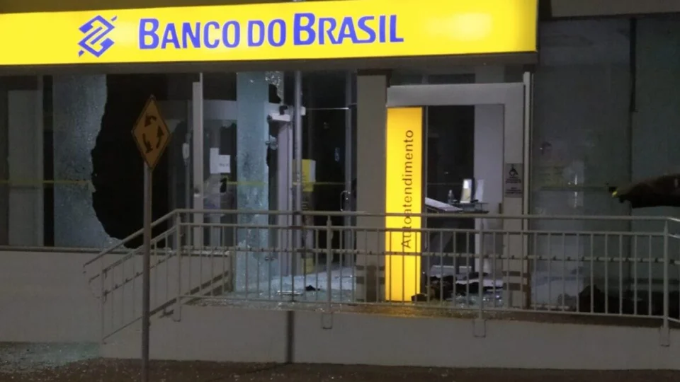 Tentativa de assalto a banco termina com seis suspeitos mortos, no Paraná