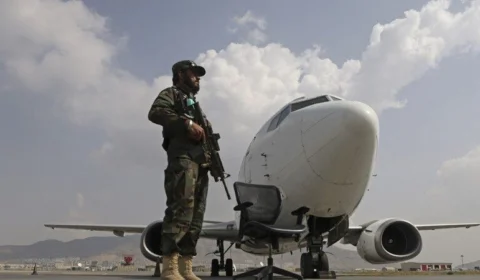Primeiro voo comercial chega a Cabul, após volta do Talibã ao poder