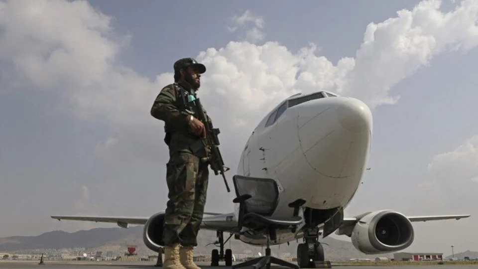 Primeiro voo comercial chega a Cabul, após volta do Talibã ao poder