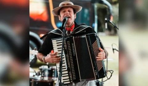 Garotos de Ouro: Morre vocalista da banda em acidente com ônibus do grupo