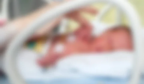 Jovem é presa suspeita de jogar filho recém-nascido em lixeira de avião em Madagascar