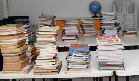 Em Manaus, campanha arrecada livros para criação de biblioteca comunitária