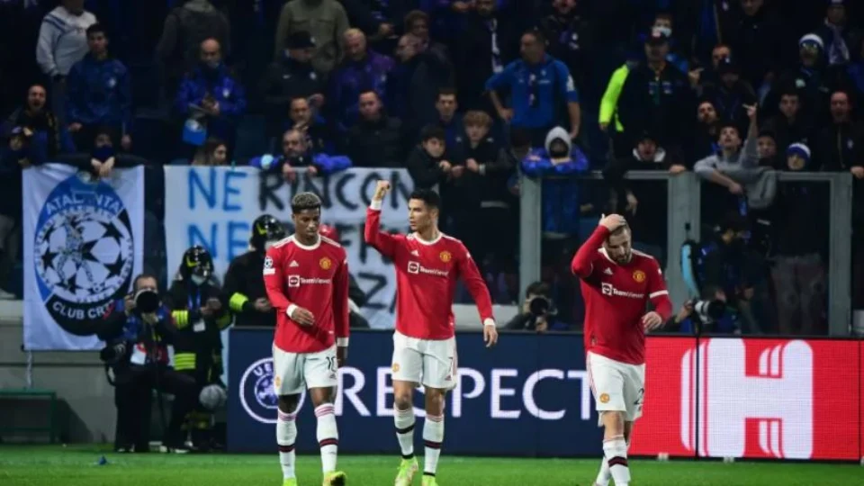 Com dois gols de Cristiano Ronaldo, Manchester United garante empate com Atalanta na Liga dos Campeões