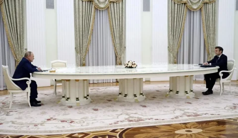 Putin e Macron se reúnem em meio a impasse entre Rússia e Ucrânia; líder francês visita Kiev nesta terça