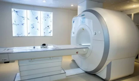 Paciente é esquecida em máquina de ressonância magnética de clínica na Bahia