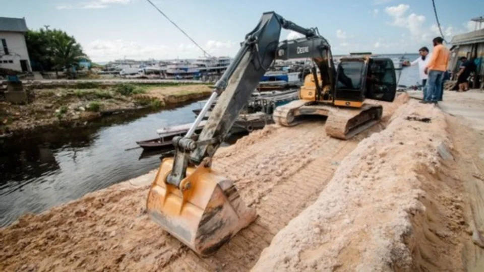 Semif realiza obra emergencial de contenção da erosão na feira da Panair, em Manaus