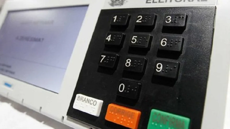 Bolsonaro aprova LDO, mas veta fundo eleitoral de R$ 5,7 bilhões para 2022