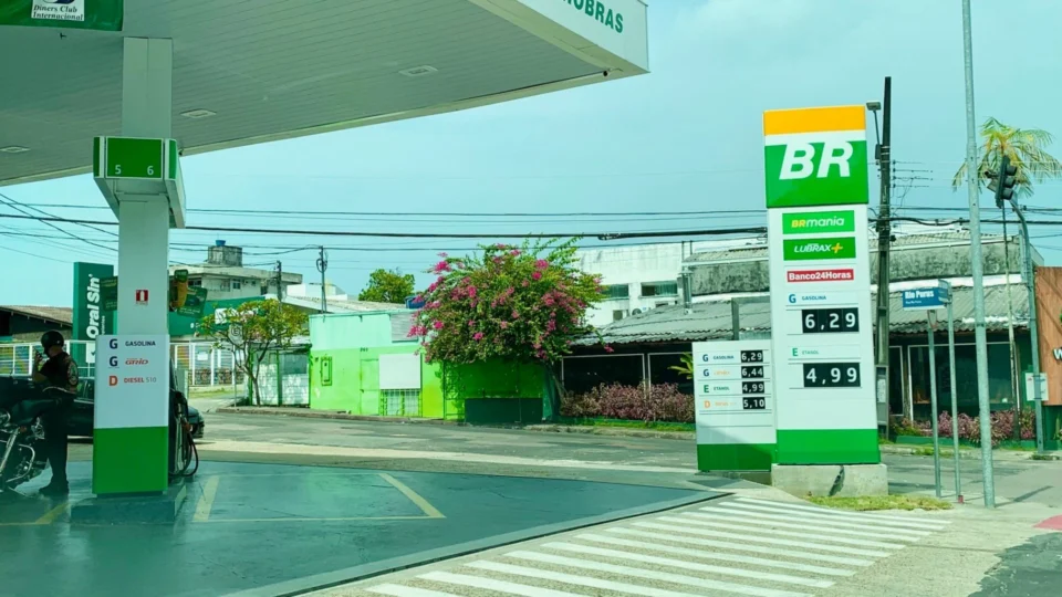Preços da gasolina, diesel e gás de cozinha são reajustados pela Petrobras