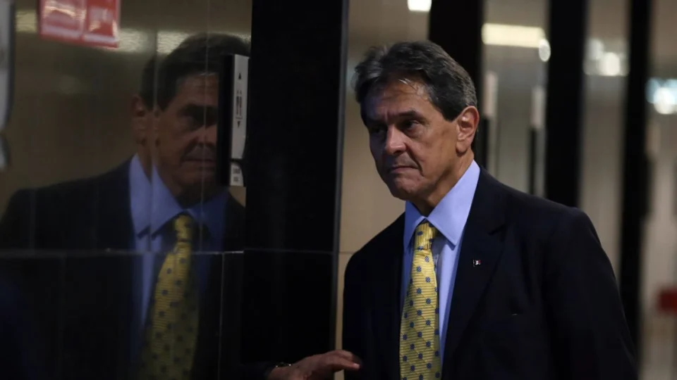 Roberto Jefferson deixa prisão com tornozeleira eletrônica