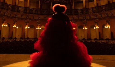 Ateliê 23 lança ‘A Bela é Poc’ no Teatro Amazonas