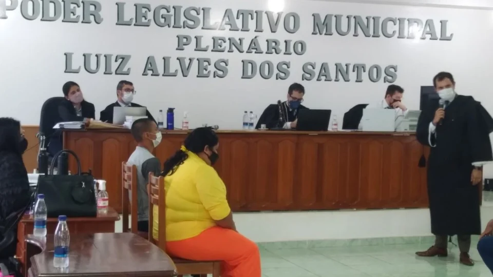 Réus suspeitos de matar grávida para retirar bebê são julgados no Tribunal do Júri, no interior do Amazonas