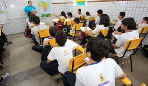 Em Manaus, vereadores aprovam reajuste salarial aos profissionais de educação